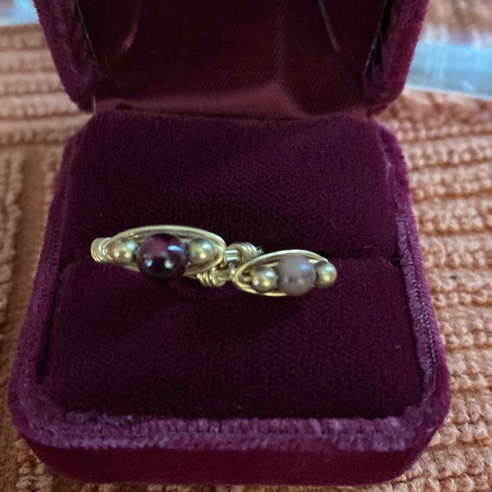 Gold color wire rings sz 6 & 8, set of 2. Burgundy & Rose color stones.